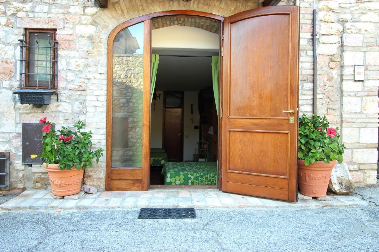 Monolocale L'Anfiteatro Romano Assisi Exterior foto