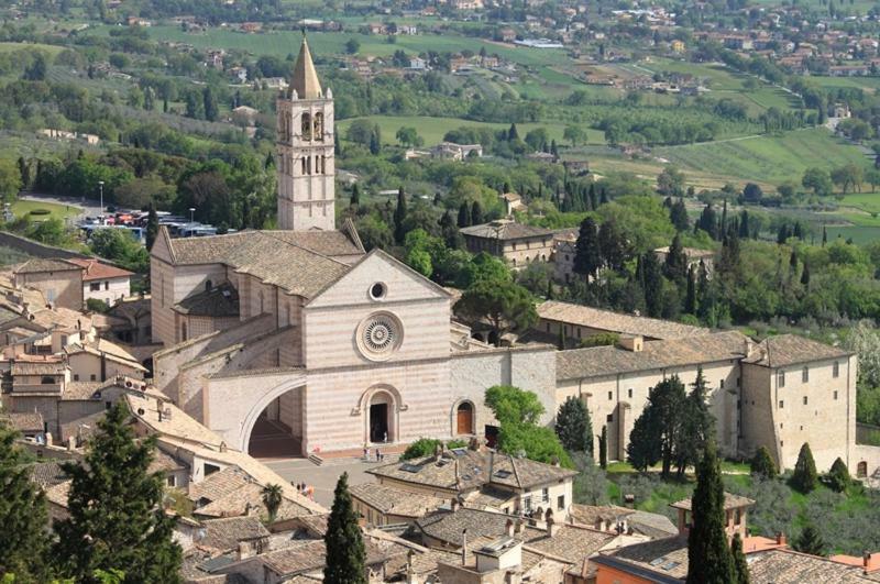 Monolocale L'Anfiteatro Romano Hotel Assisi Exterior foto